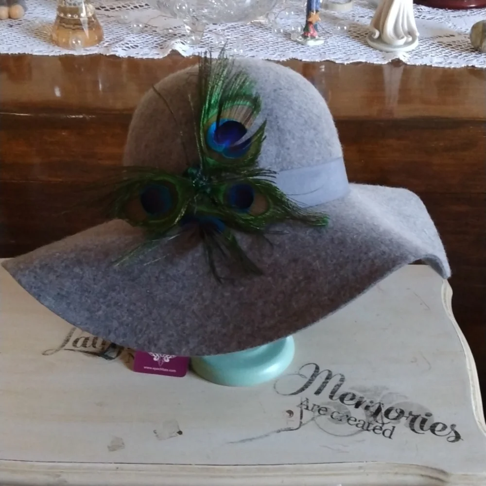 Wool hat - Picture 1 of 3